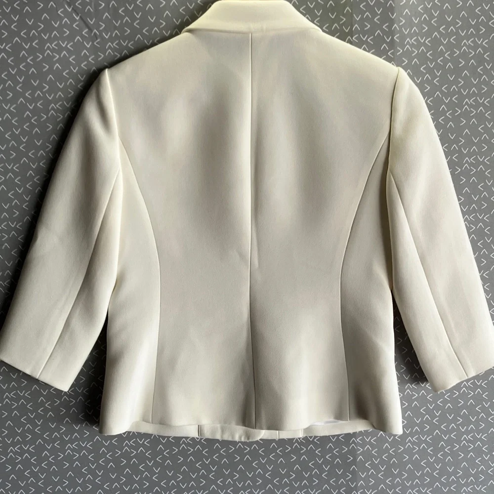 Ellen Tracy Women's Elegant Cream Blazer